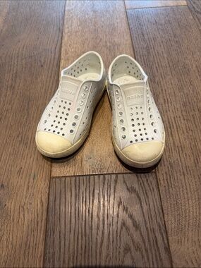 Native Kids Slip-On Sneakers in Cream/Off-White